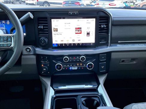 Used 2025 Ford F250 Platinum w/ Platinum Plus Package image 6