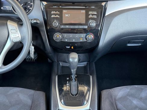 Used 2015 Nissan Rogue S AWD/4WD image 21