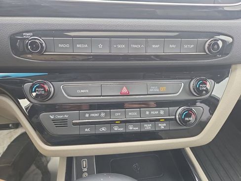 Used 2021 Kia Sedona SX image 30