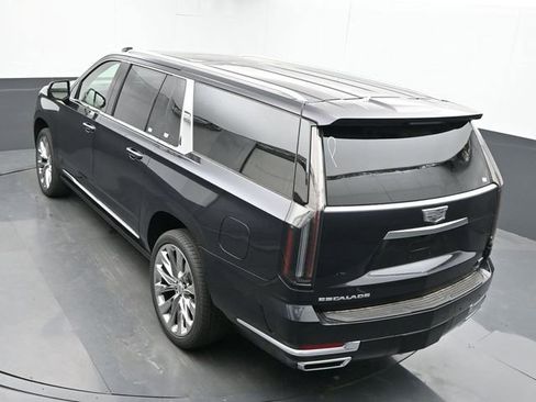 New 2026 Cadillac Escalade ESV Luxury w/ LPO, Radiant Package AWD/4WD image 37