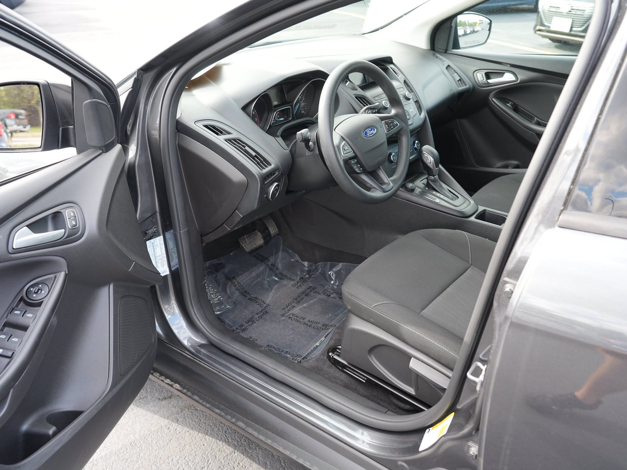 Used 2018 Ford Focus SE FWD image 14