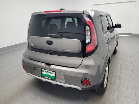 Used 2017 Kia Soul + image 7