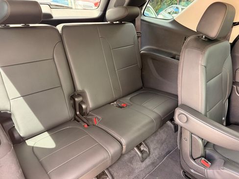 Used 2019 Chevrolet Traverse RS FWD image 16