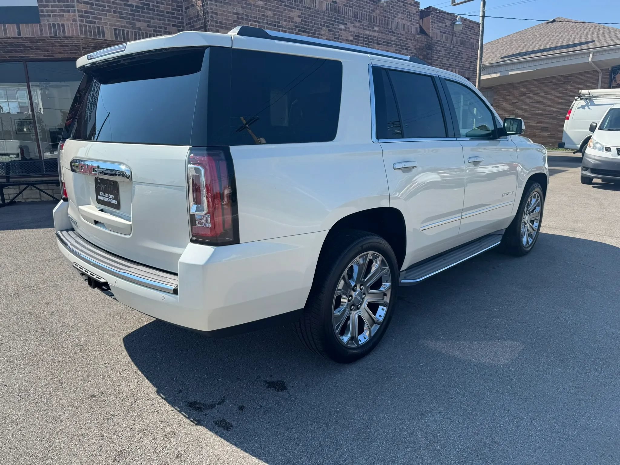 Used 2015 GMC Yukon Denali w/ Touring Package AWD/4WD image 16