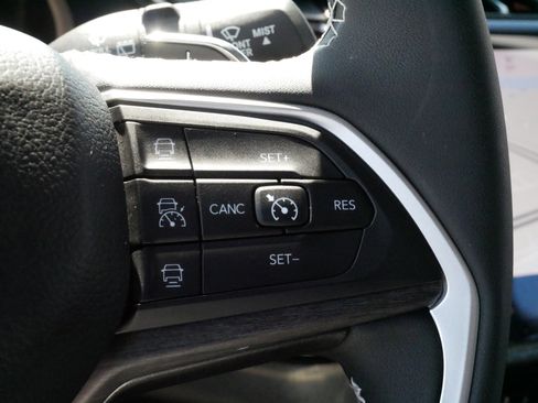 Used 2023 Jeep Grand Cherokee Limited w/ Black Appearance Package AWD/4WD image 25