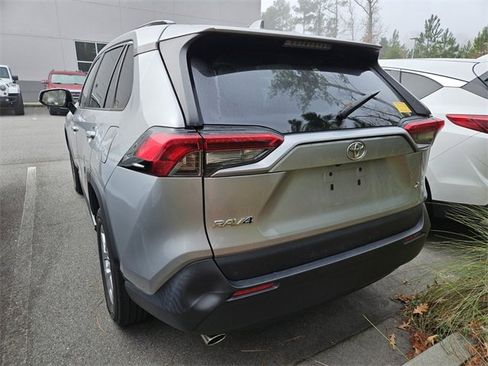 Used 2019 Toyota RAV4 XLE image 8
