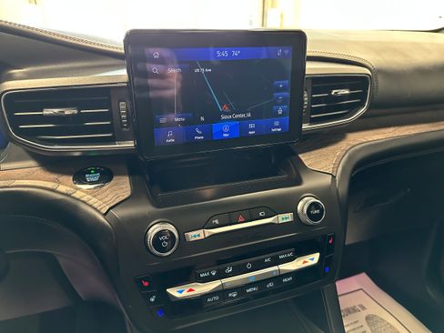 Used 2020 Ford Explorer Platinum AWD/4WD image 18