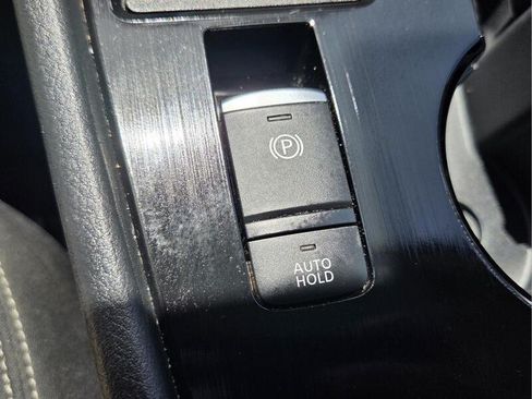 Used 2024 Nissan Rogue S FWD image 25