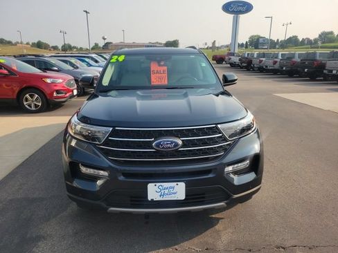 Used 2024 Ford Explorer XLT w/ Equipment Group 202A AWD/4WD image 8