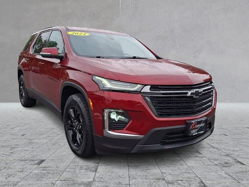 Used 2024 Chevrolet Traverse LT w/ Midnight/Sport Edition AWD/4WD image 3