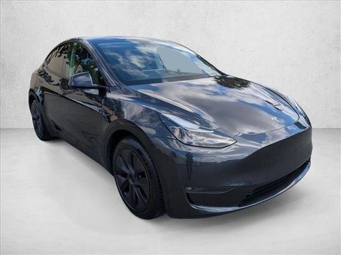 Used 2024 Tesla Model Y Long Range AWD/4WD image 3