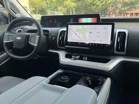 New 2026 Ford Expedition Active RWD image 3