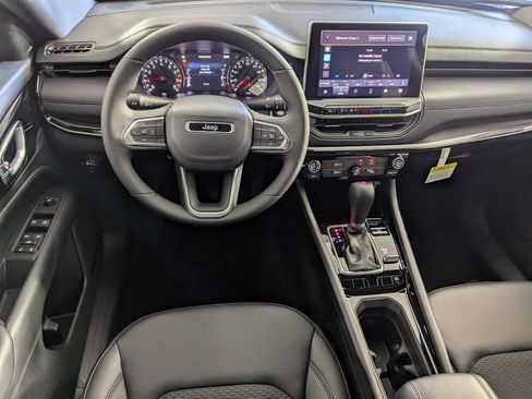 New 2026 Jeep Compass Latitude image 13