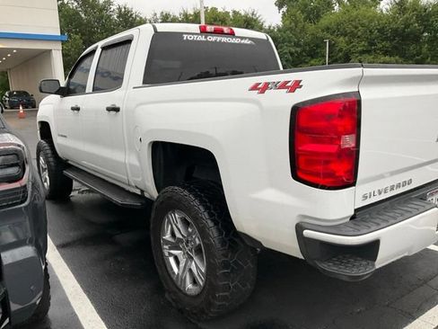 Used 2018 Chevrolet Silverado 1500 Custom w/ Custom Value Package AWD/4WD image 8
