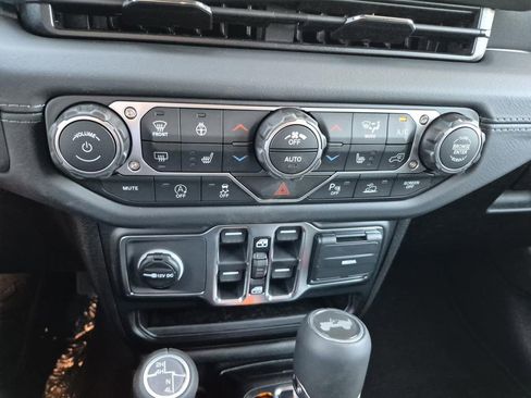 New 2026 Jeep Wrangler Unlimited Sahara AWD/4WD image 23
