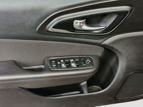 Used 2016 Chrysler 200 Limited w/ Anniversary Edition FWD image 18