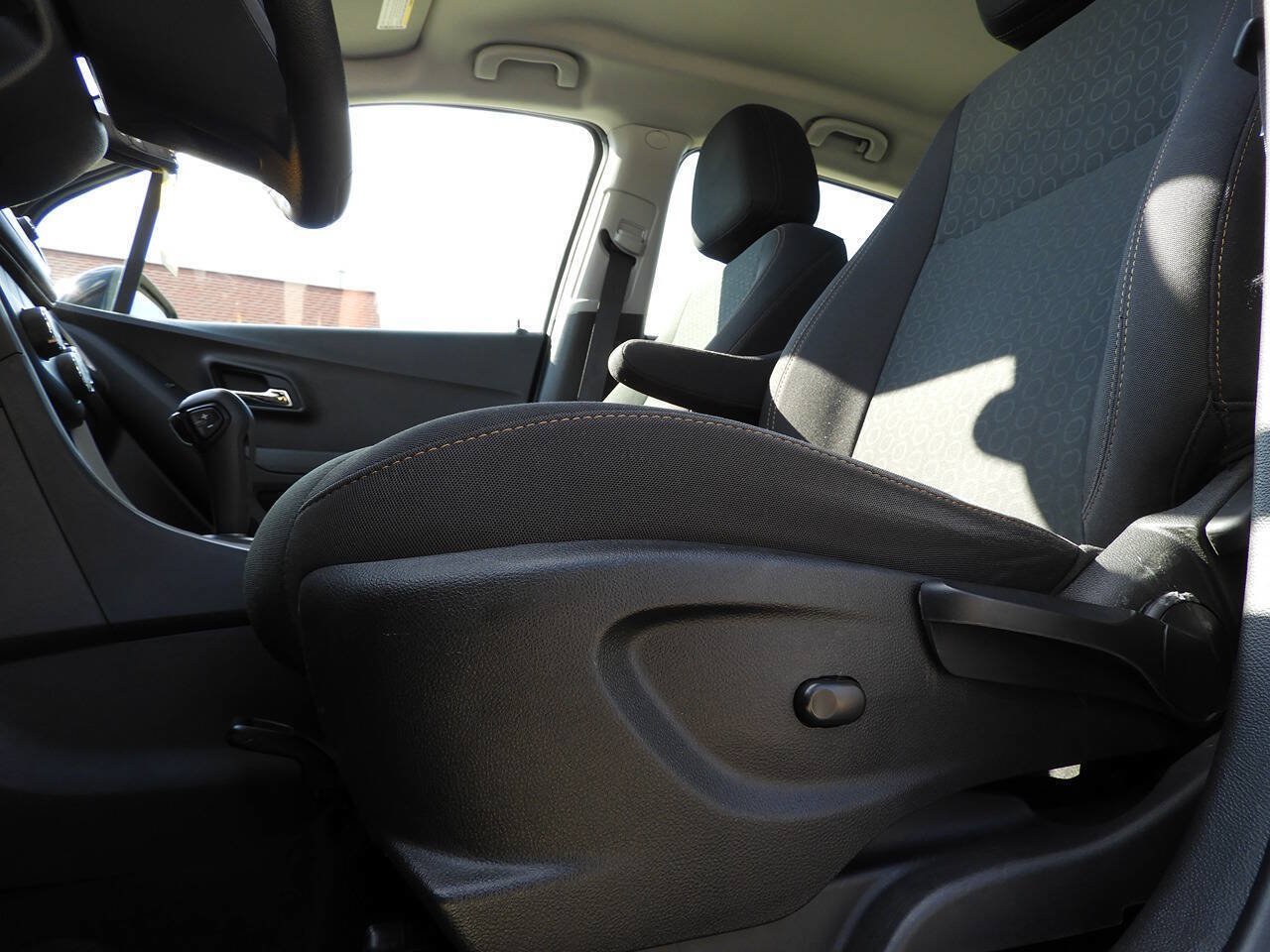Used 2019 Chevrolet Trax LS FWD image 19