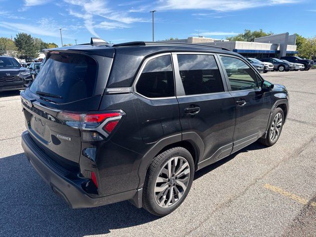 Used 2025 Subaru Forester Touring AWD/4WD image 3