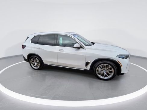 Used 2025 BMW X5 xDrive50e image 2