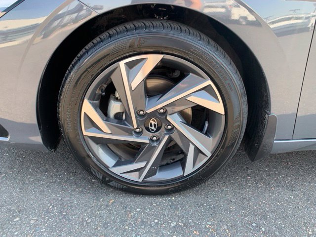 Used 2024 Hyundai Elantra SEL w/ Convenience Package FWD image 9