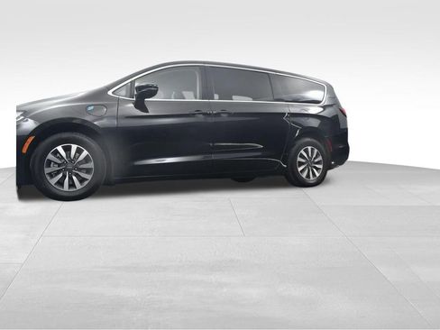 Used 2024 Chrysler Pacifica Limited FWD image 46