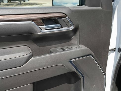 Used 2025 Chevrolet Silverado 1500 LT AWD/4WD image 26