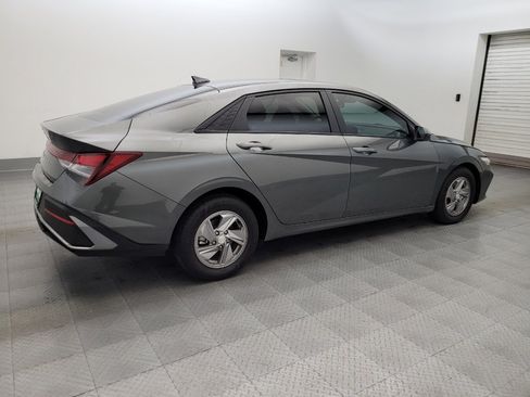 Used 2025 Hyundai Elantra SE FWD image 10