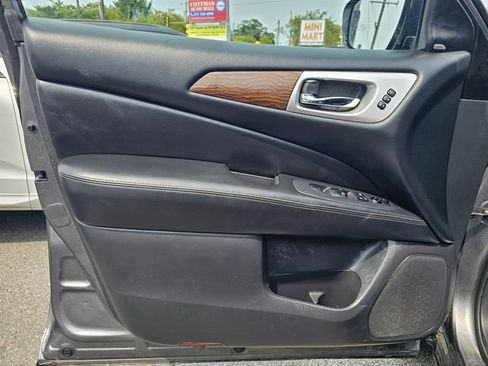 Used 2017 Nissan Pathfinder Platinum AWD/4WD image 22