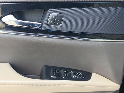 Used 2022 Lincoln Nautilus FWD w/ Premium Package image 11