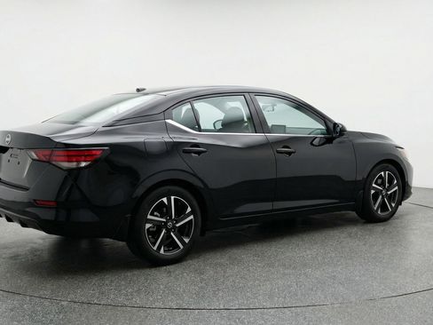Used 2025 Nissan Sentra SV image 9