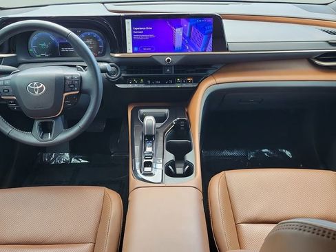 Certified 2025 Toyota Crown Signia AWD/4WD image 11