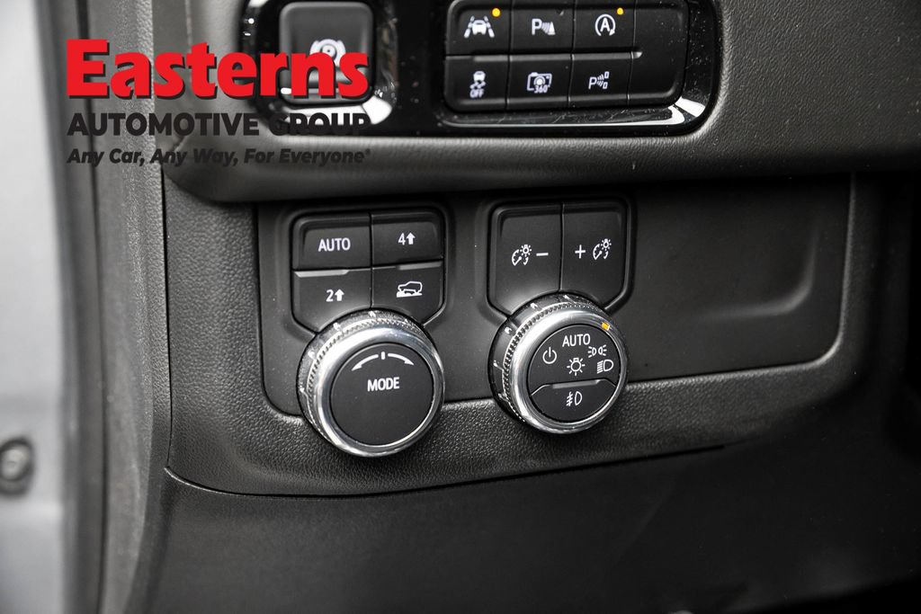 Used 2025 GMC Yukon Denali AWD/4WD image 24