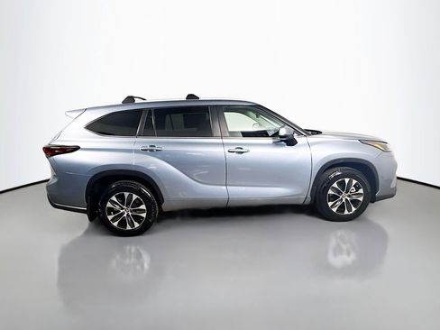 Used 2024 Toyota Highlander XLE image 8