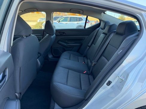 Used 2024 Nissan Altima 2.5 SV image 12