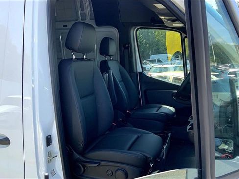 Used 2024 Mercedes-Benz Sprinter 2500 image 7