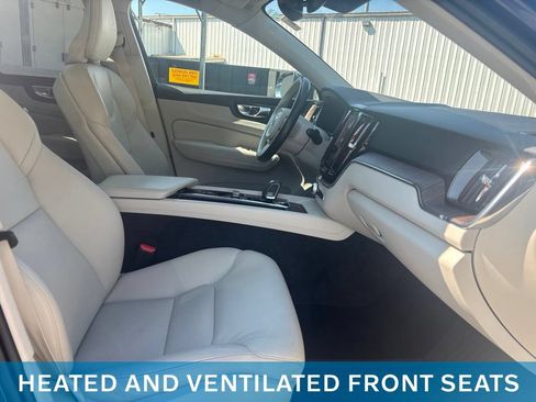Used 2022 Volvo XC60 B5 Momentum w/ Protection Package Premier FWD image 15