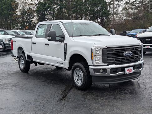 New 2026 Ford F250 XL w/ XL Chrome Package image 2
