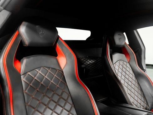 Used 2018 Lamborghini Aventador S image 33