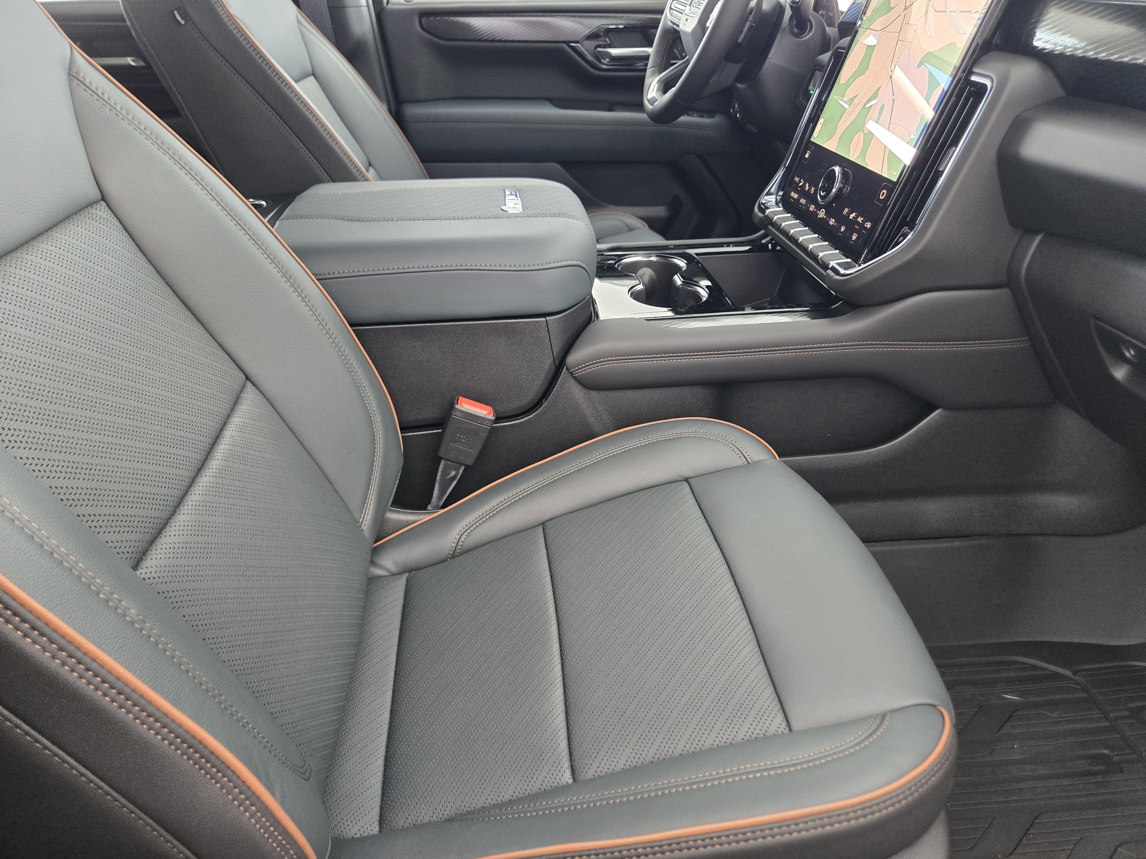 New 2026 GMC Yukon AT4 w/ AT4 Premium Package AWD/4WD image 11