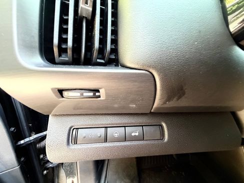 Used 2022 Nissan Pathfinder SL FWD image 23