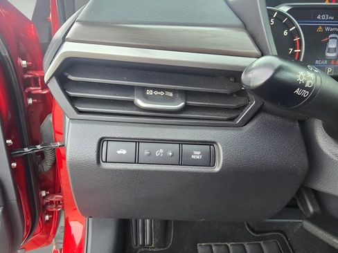 Used 2025 Nissan Altima 2.5 SV FWD image 25
