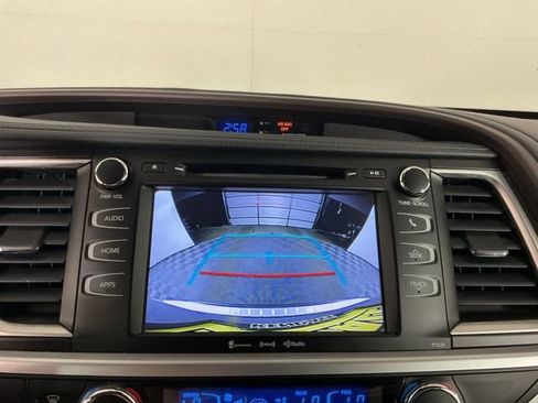 Used 2017 Toyota Highlander Plus AWD/4WD image 20