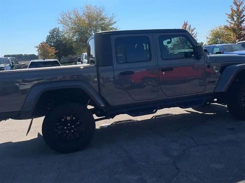 Used 2022 Jeep Gladiator Sport image 18