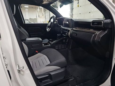 Used 2025 Toyota Tacoma TRD Off-Road image 14