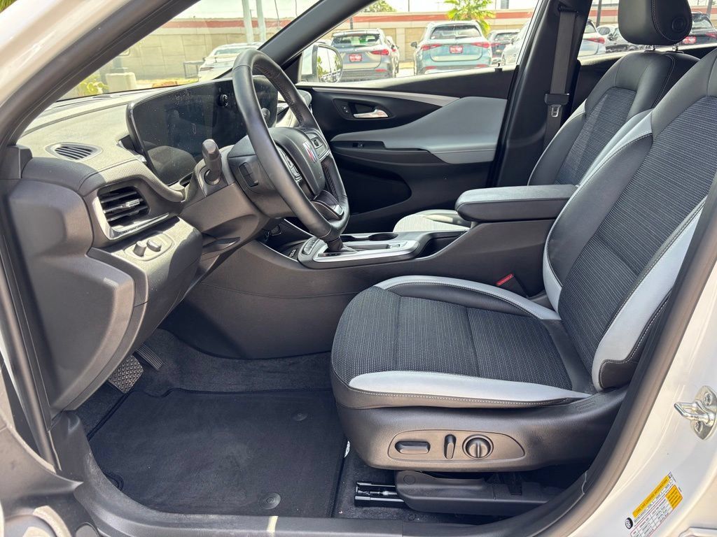Used 2025 Buick Envista Preferred w/ Convenience I Package FWD image 10