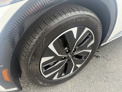 Used 2024 Kia EV6 Wind w/ Wind Technology Package AWD/4WD image 31