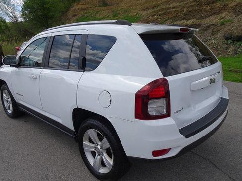 Used 2017 Jeep Compass Latitude AWD/4WD image 8
