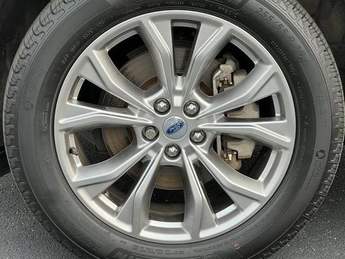 Certified 2024 Ford Explorer XLT AWD/4WD image 9
