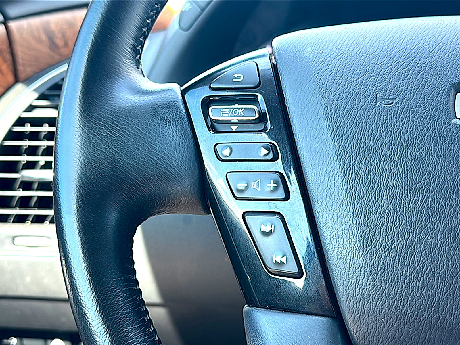 Used 2023 Nissan Armada SL w/ Cargo Package RWD image 33