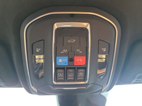 Used 2025 Jeep Grand Cherokee Summit image 22